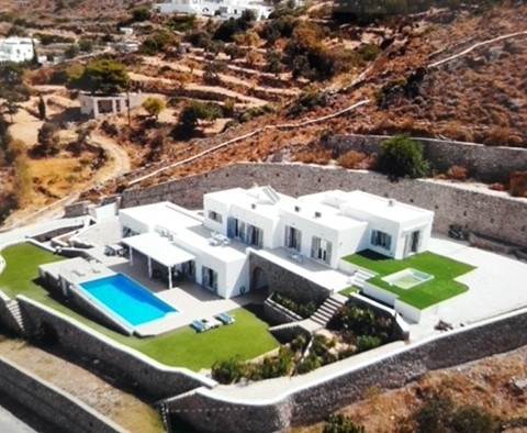 (For Sale) Residential Villa || Cyclades/Paros - 360 Sq.m, 6 Bedrooms, 3.000.000€ 